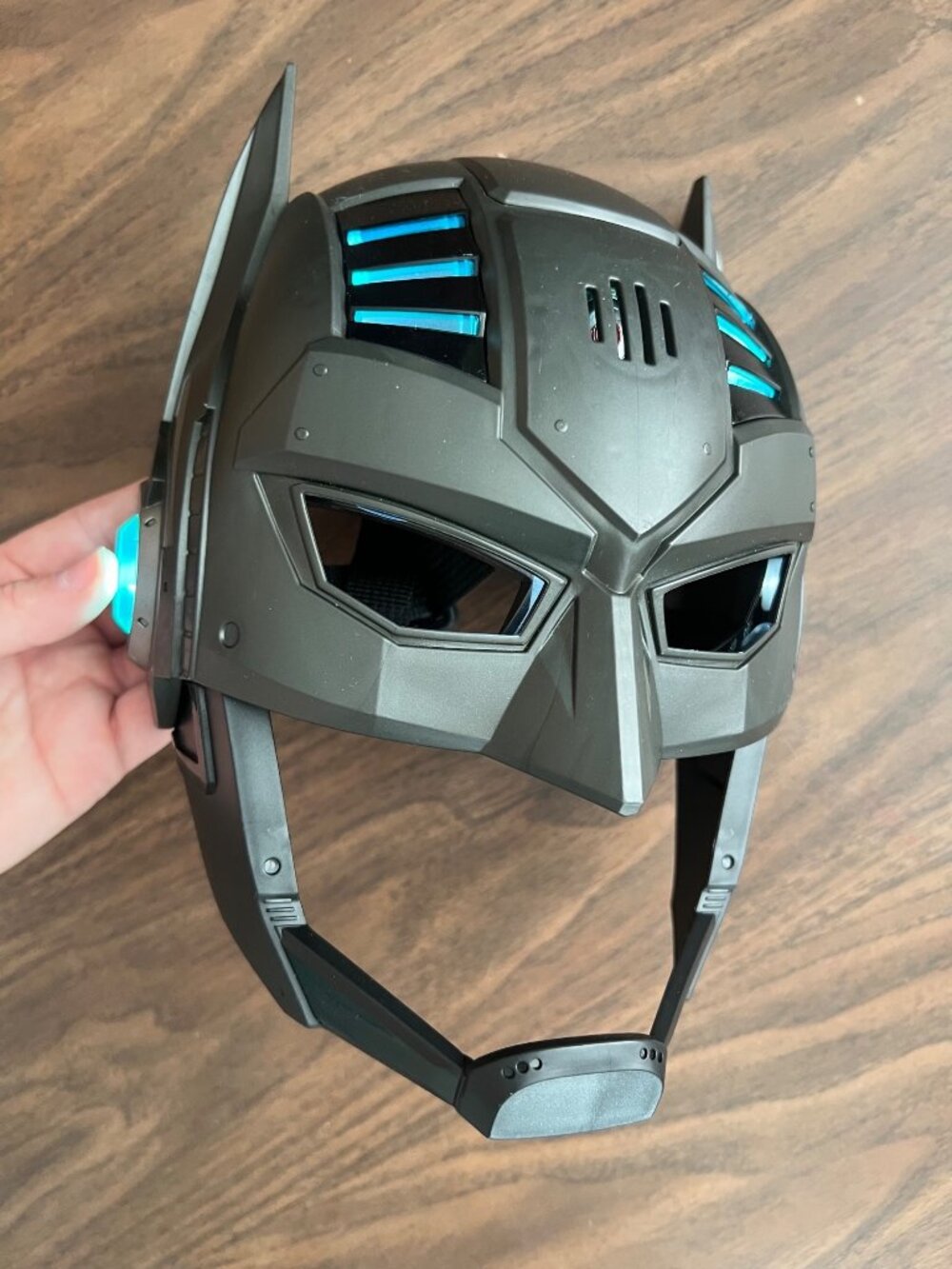 DC Comics Batman Armor-Up Interactive Mask Lights and Sounds Spin Master